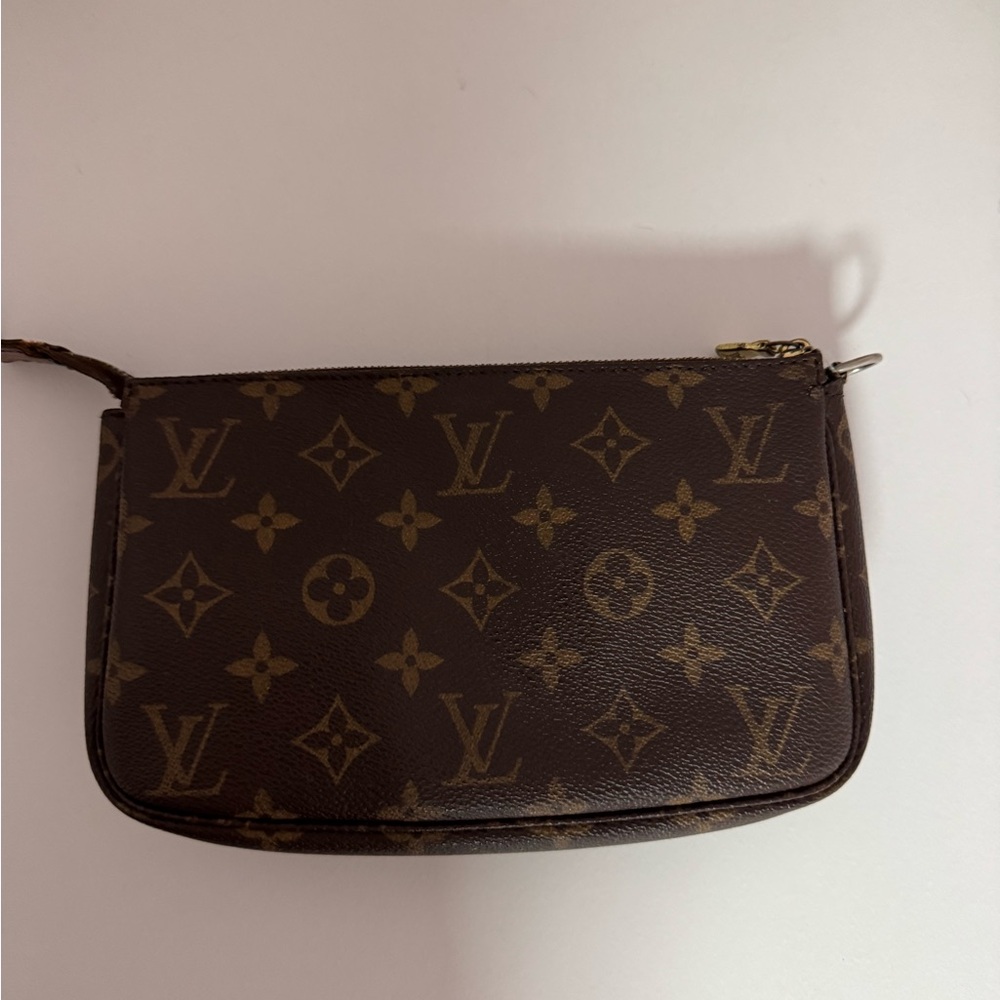 Louis Vuitton Pouchette